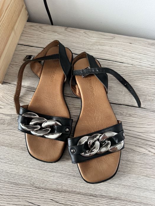 Vand sandale negre din piele