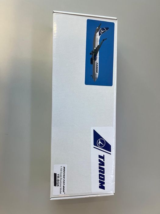 Macheta : Tarom Boeing 737-800 YR-BGK Mihai Viteazul - model 1:100-
