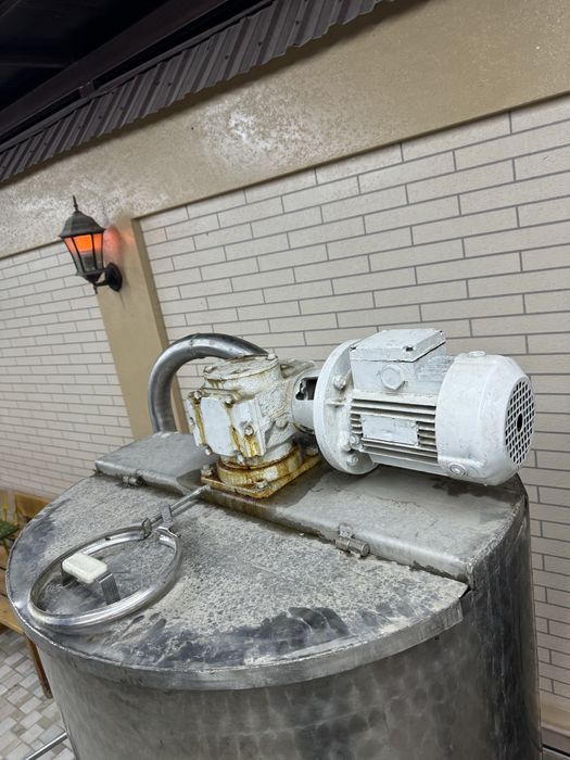 Продам пищевые нержавеющие бочки из стали высота 127см диаметр 80см(2ш