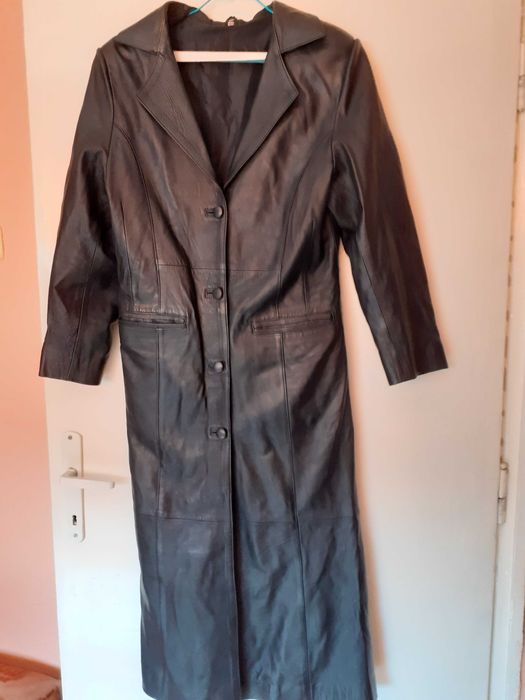 Дамско дълго кожено манто