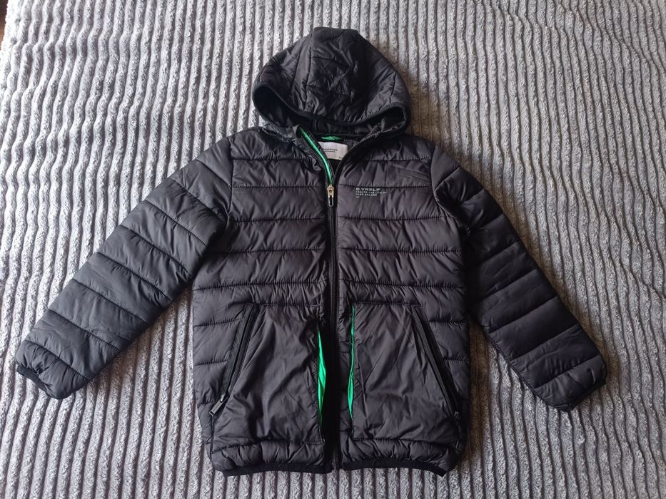 Есенно олекотено черно Яке Reserved,спортни долнища Primark, Decathlon