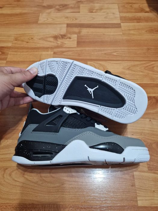 Adidași Jordan patru