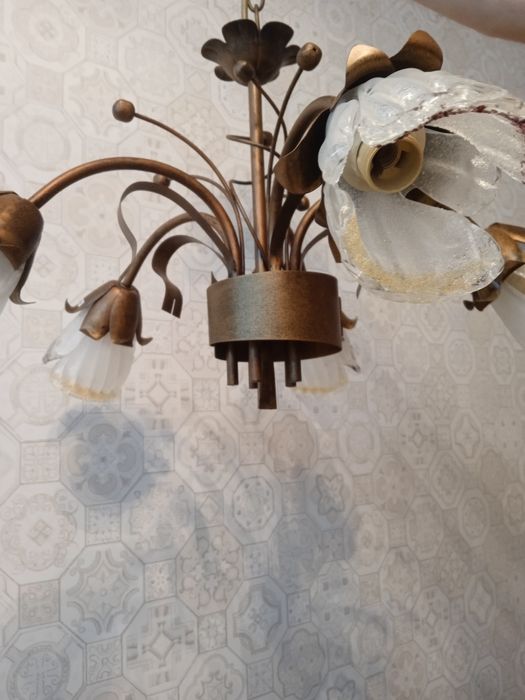Люстра из резного металла