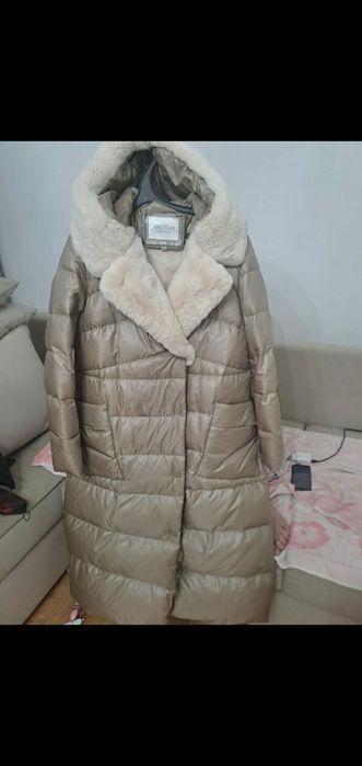 Продаю пуховик с капюшоном