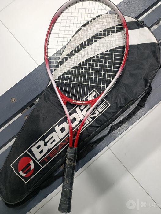 Katta Tenis raketkasi.