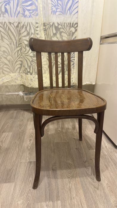 Продаи два стула советских времен