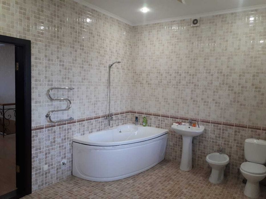 продам дом-коттедж  Костанай