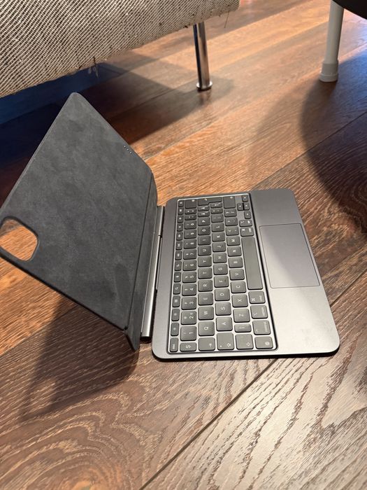 Tastatura APPLE     Model: Apple Magic Keyboard pentru iPad Pro 11” (M4)
