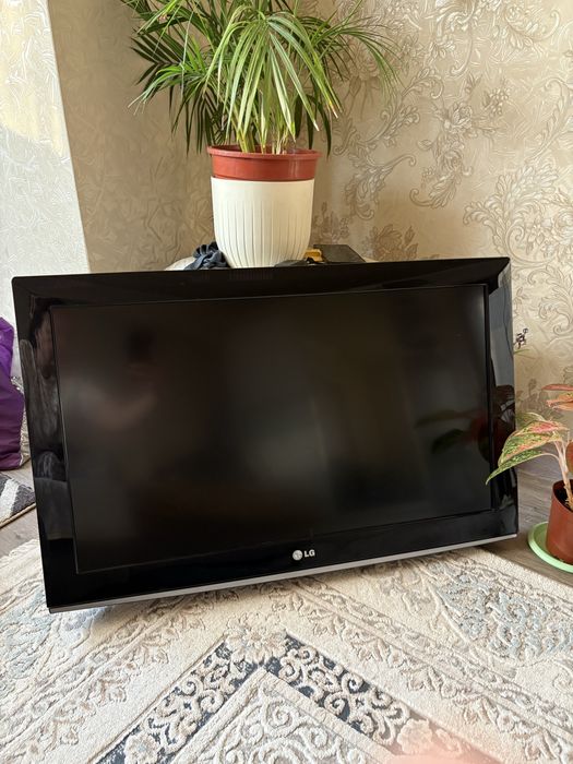 Продам телевизор LG