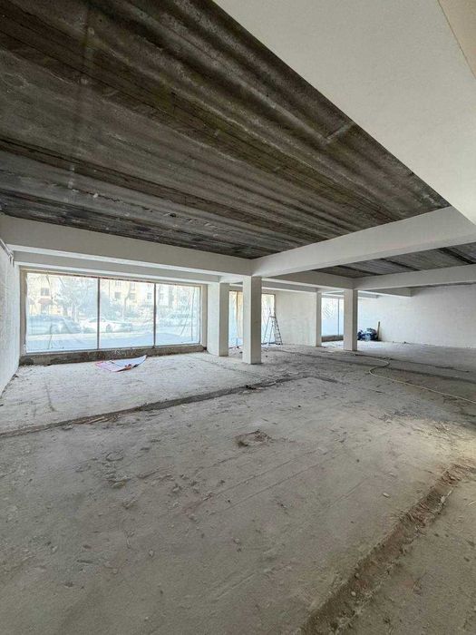 Нежилое помещение 242 м² + терраса 200 м², ул. Абай