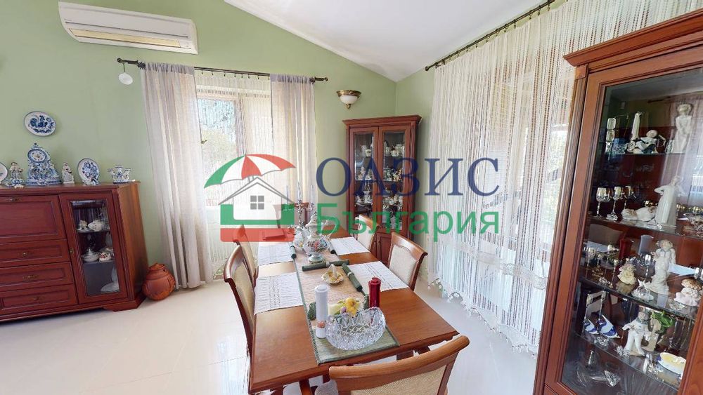 Къща с 4 спални 264 кв.м., в село. Кошарица, България, 385 000 евро