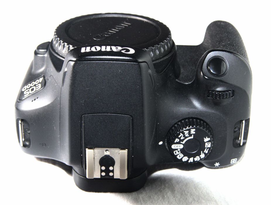 Комплект камера Canon EOS 4000D с обективи