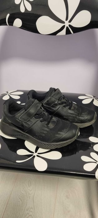 Маратонки Nike 28