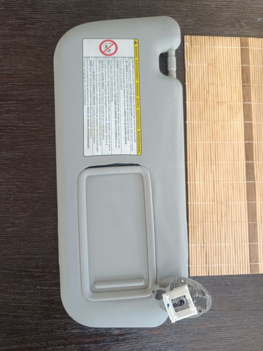 Сенник за  Toyota Auris 2007-2012 г.