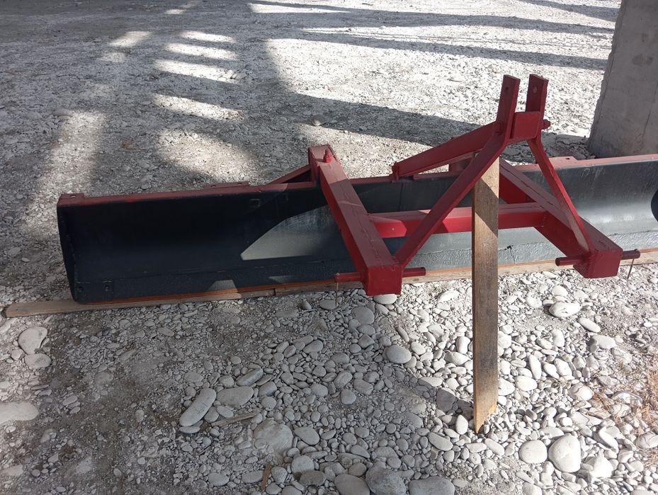 Greder va akushka sotiladi holati yangi narxini yana kelishamiz.