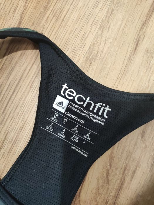 Bustiera Adidas Techfit mărimea L/XL