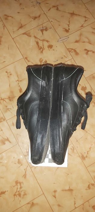 Продавам мъжки кецове Vans Skate Era с POP Cushion подметка. Номер 41, цвят черни. Състояние 9.5 от 10 вървят