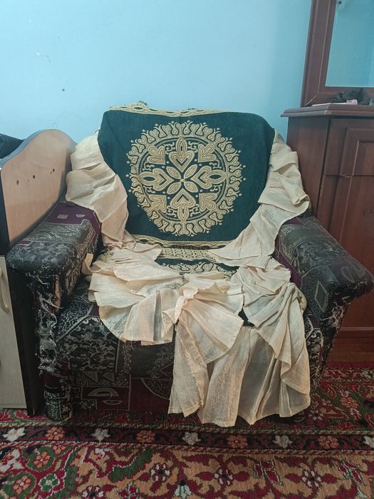Komplekt mebel sotiladi