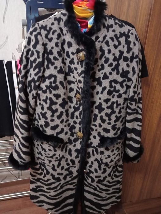 Продаётся пальто женское.