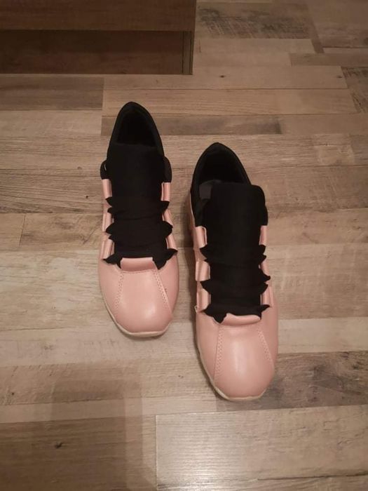 Розови маратонки 39 номер (нови)