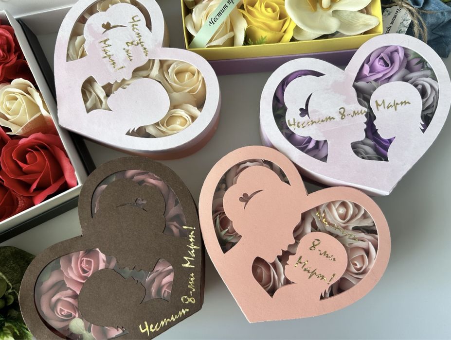 “Кутия сърце” със сапунени рози