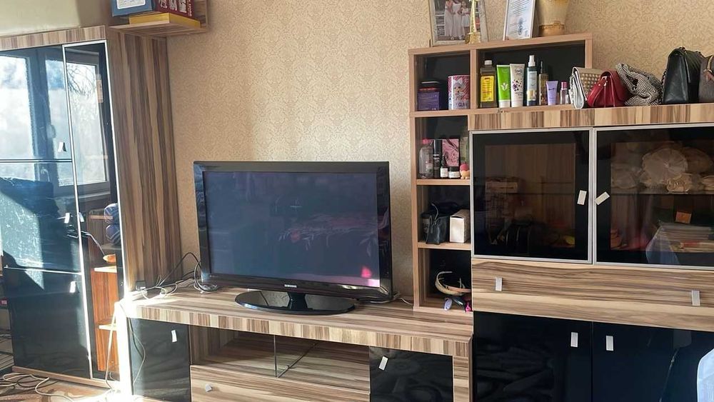 Книжный шкаф настенный