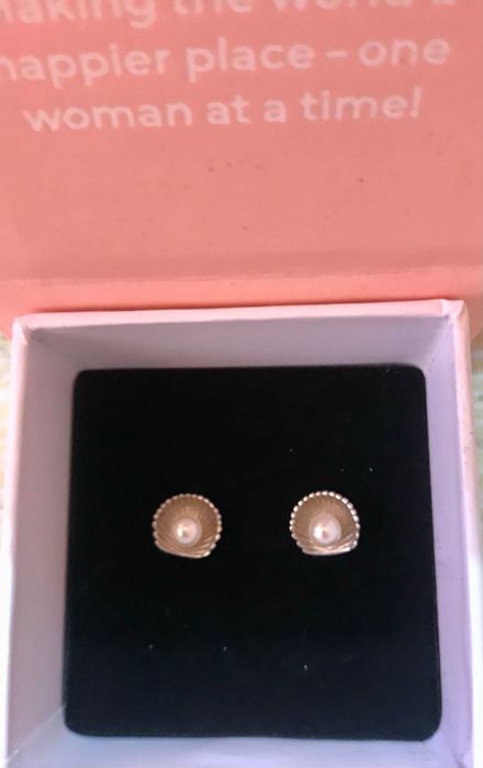 Сребърни обеци “Мидички” с естествена перла