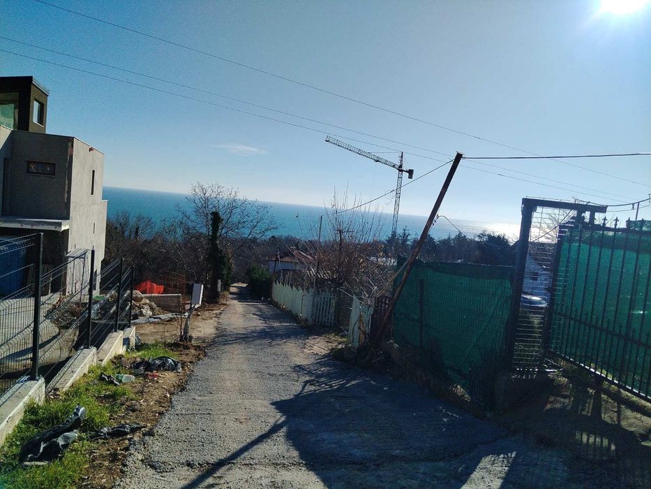 Продавам 2 къщи в един парцел в гр Варна Панорама море