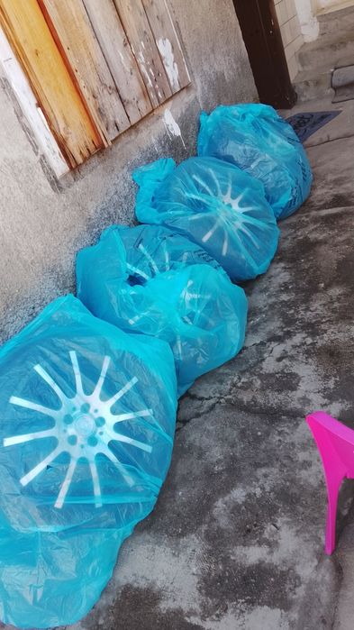 Vand jante pe 16 cauciucuri noi de vară