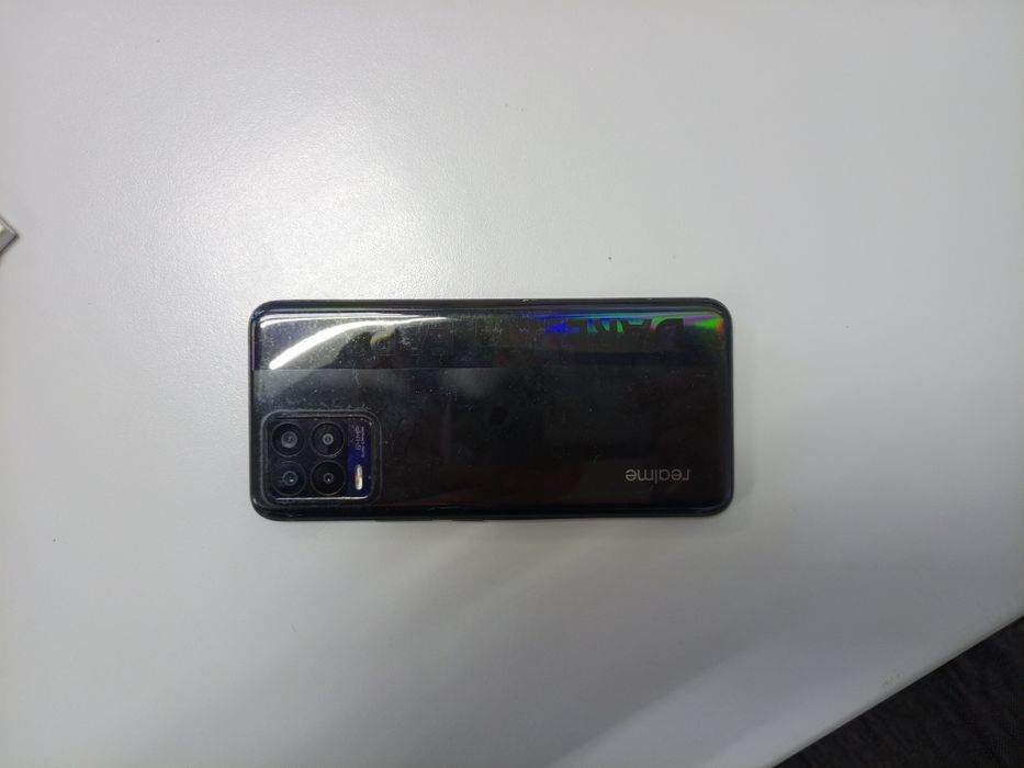 Продам телефон Realme 8
