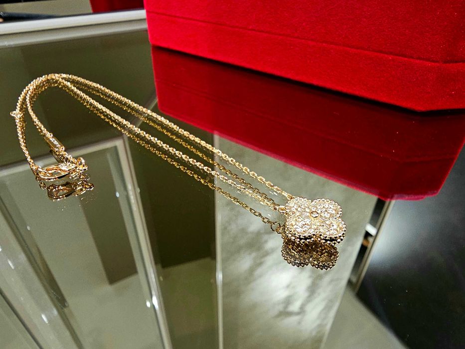 Van Cleef & Arpels VCA Rose Vintage Alhambra Lava Clover Дамско Колие