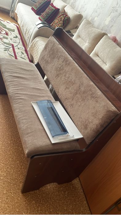 Продам кухонный стол и 2 дивана