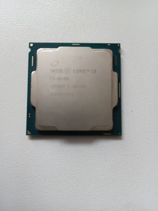 Процессор Intel Core i3 8100 в рабочем состоянии