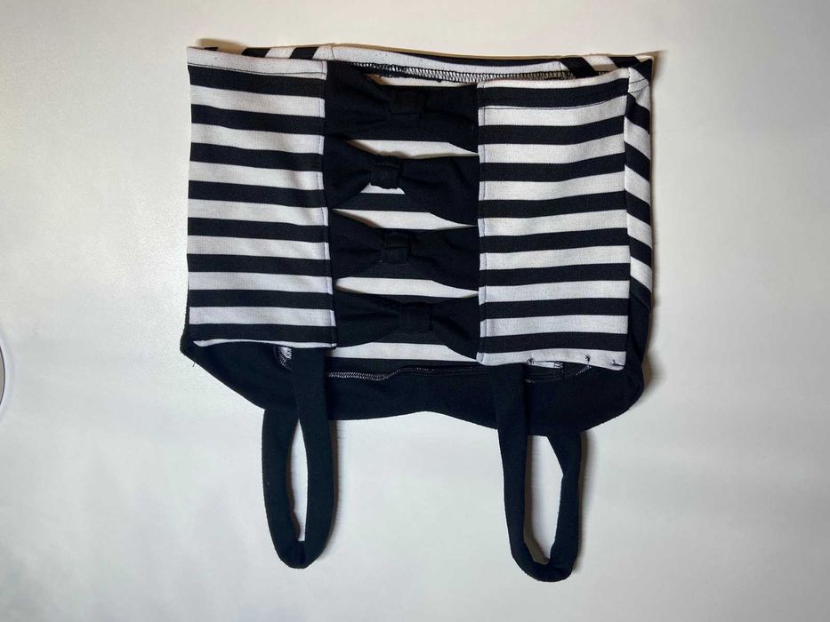 top cu dungi albe si negre