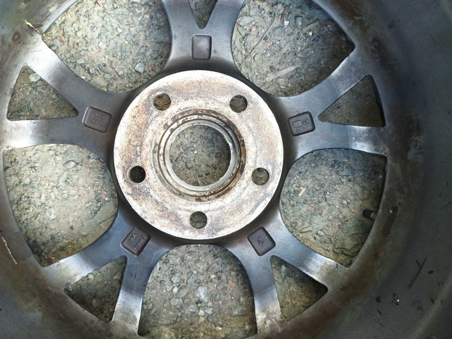 Продам запаску. Диск с резиной.