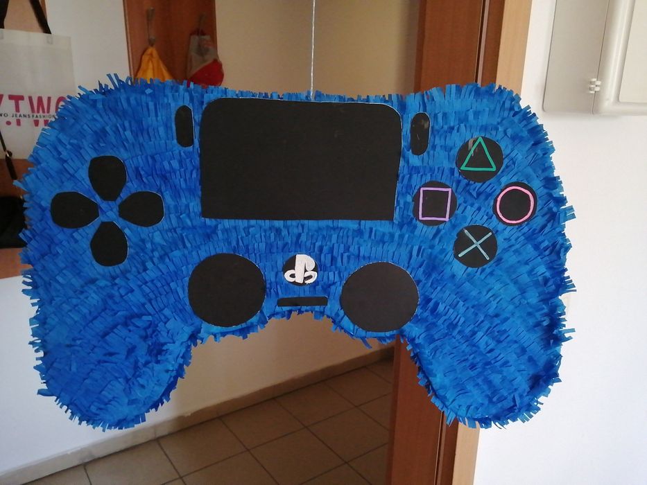 Pentru o petrecere reușită Piniata controller.