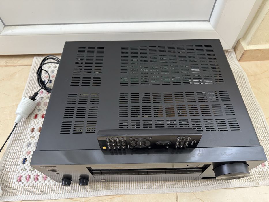 Onkyo TX-NR676 Dolby Atmos Wi-Fi Bluetooth