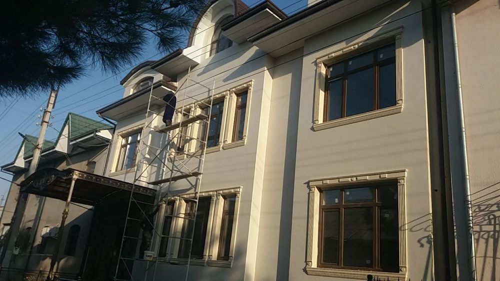 Fasadi Travertin. Milano. Mineralka. Shatlanka cokol