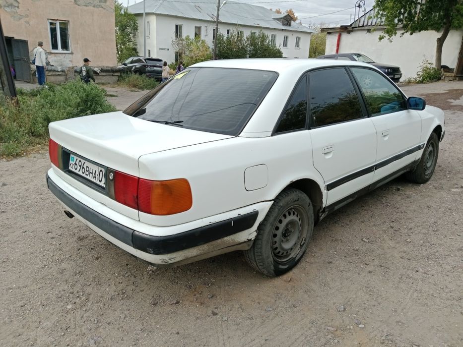 Продам машину срочно Ауди 100 с4