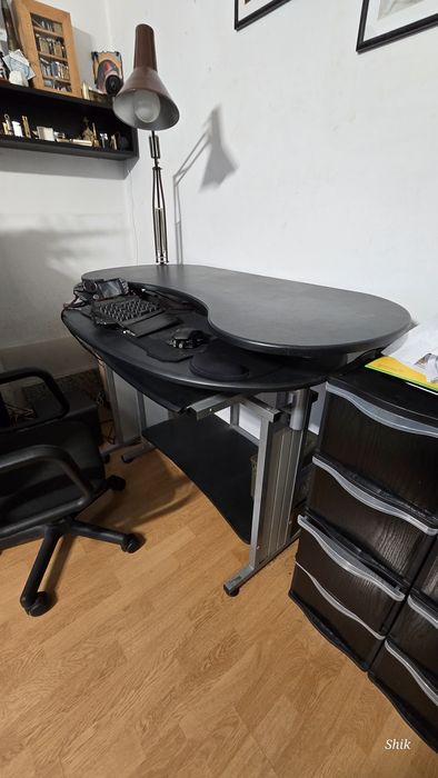 Birou și scaun de birou