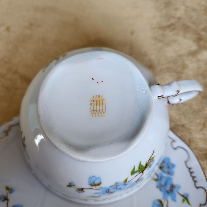 Продам антикварный чайный набор.