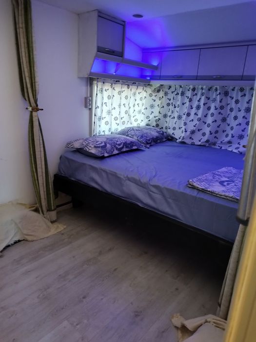 продавам каравана на къмпинг градина