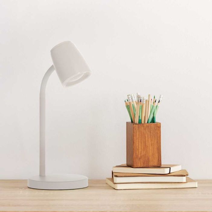 Lampă de Birou LED ORO VERO Alba, 4.5W, Braț Flexibil, Design Modern