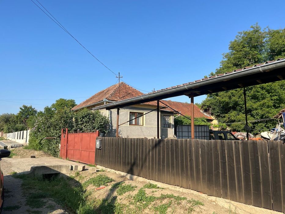 Casa de vinzare la tara