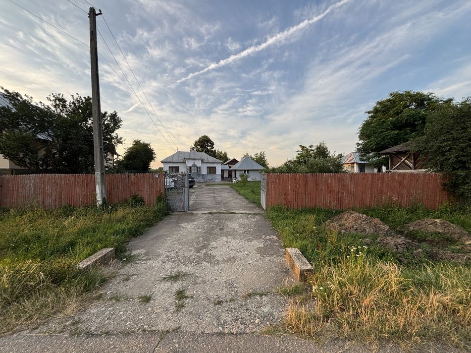 Casă și teren 3.300 mp – Țuțulești, Argeș | deschidere 18 m la stradă principală