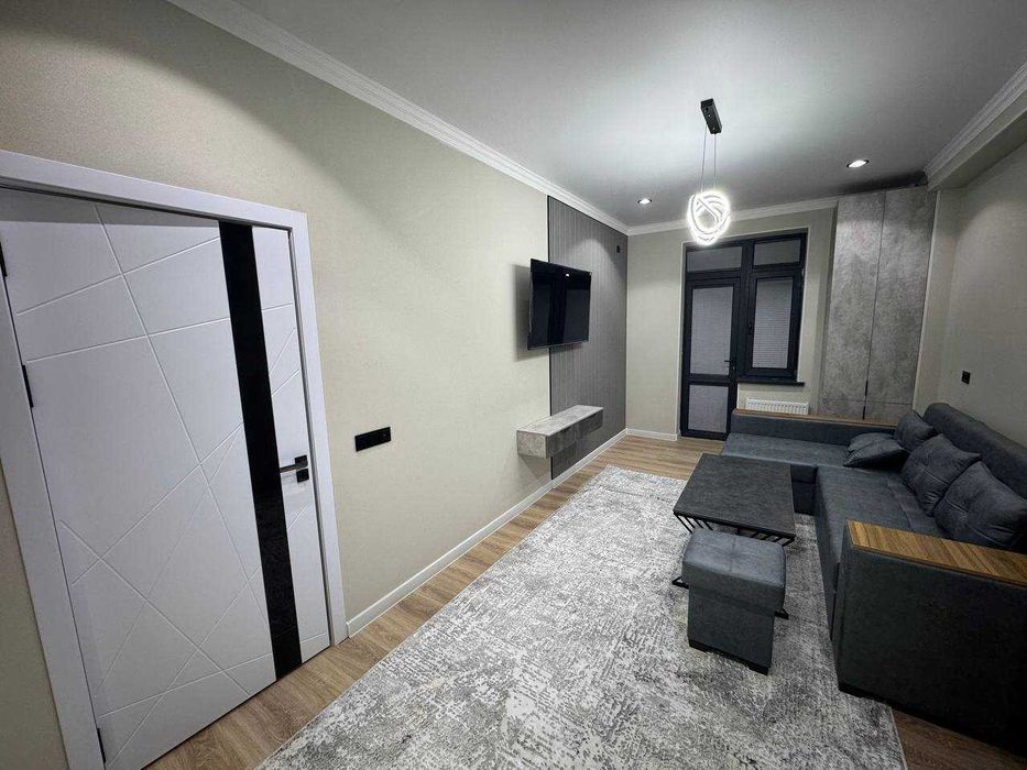 Юнусабад-13: Новостройка, 2/5/8, кирпич, авторский ремонт !