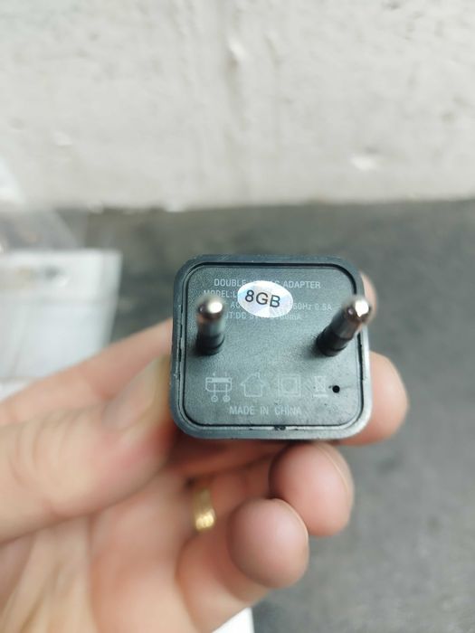 Incărcător USB universal cu cameră spion