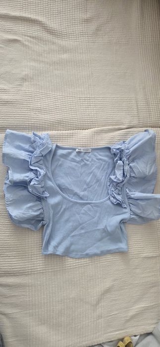 Top scurt Zara marimea M,stare foarte buna
