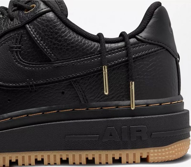 Nike Air Force 1 Luxe