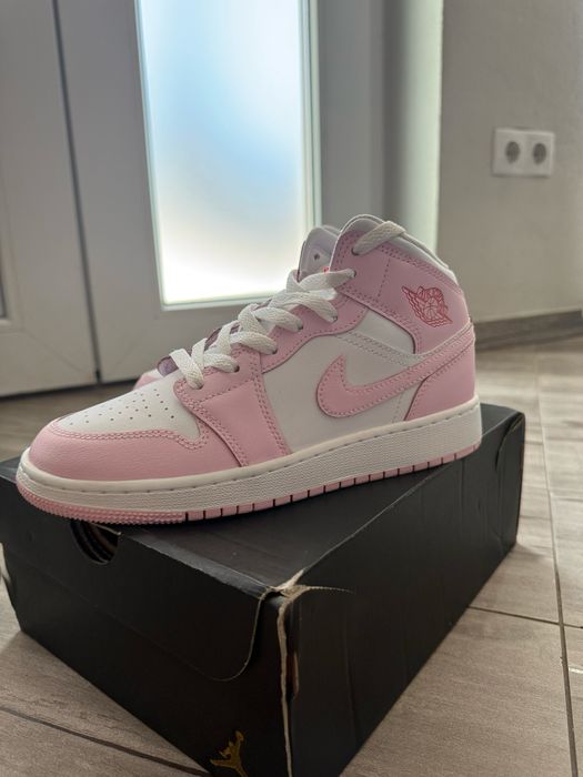 Adidasi jordan 1 mid
